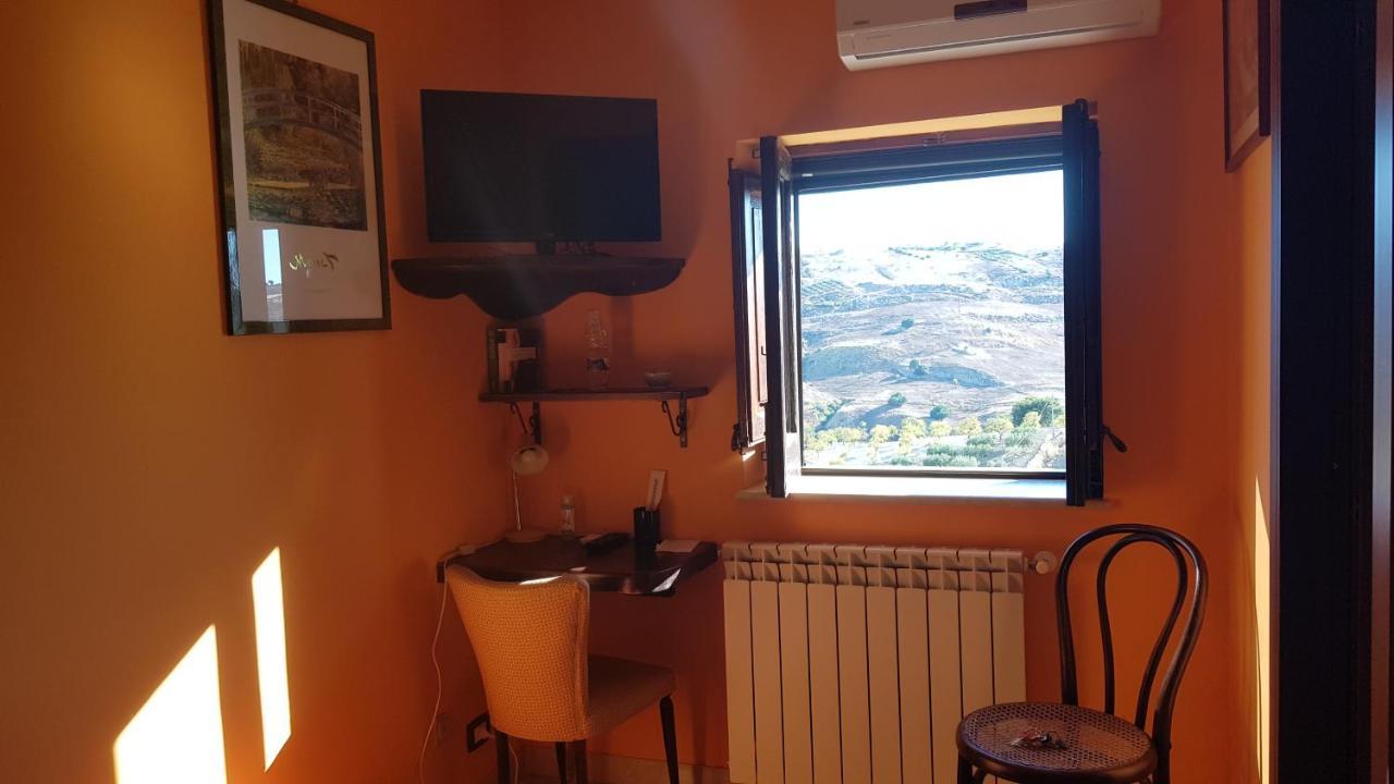 B&B A Robba De Pupi Agrigento Bagian luar foto