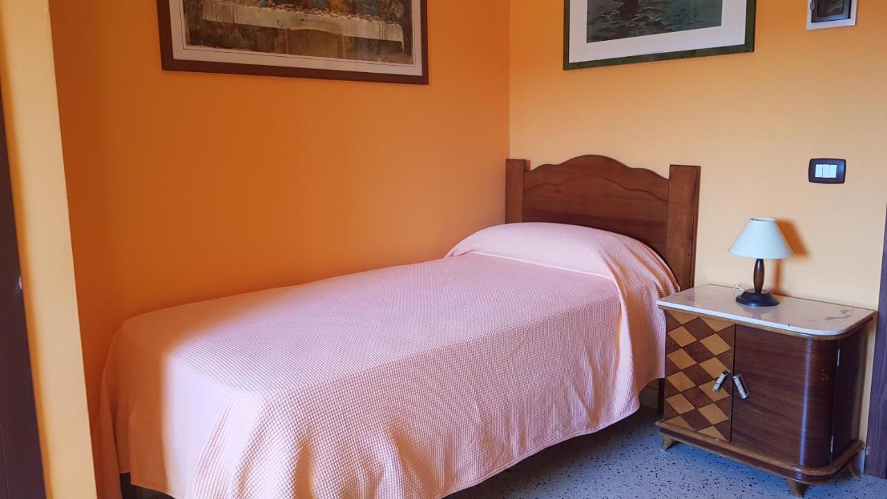 B&B A Robba De Pupi Agrigento Bagian luar foto
