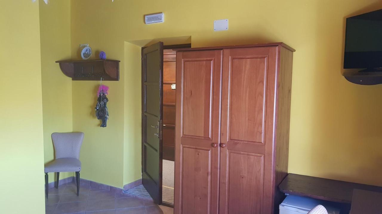 B&B A Robba De Pupi Agrigento Bagian luar foto