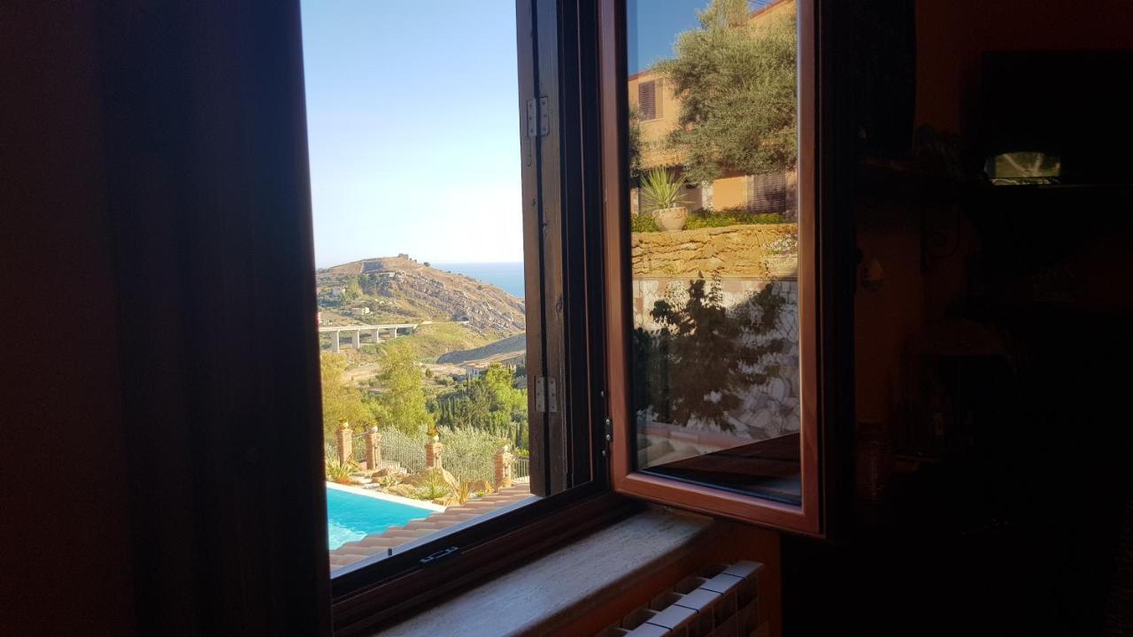 B&B A Robba De Pupi Agrigento Bagian luar foto
