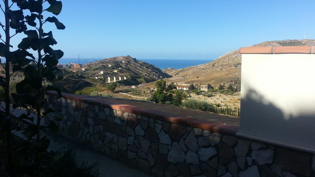 B&B A Robba De Pupi Agrigento Bagian luar foto