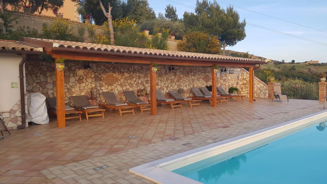 B&B A Robba De Pupi Agrigento Bagian luar foto