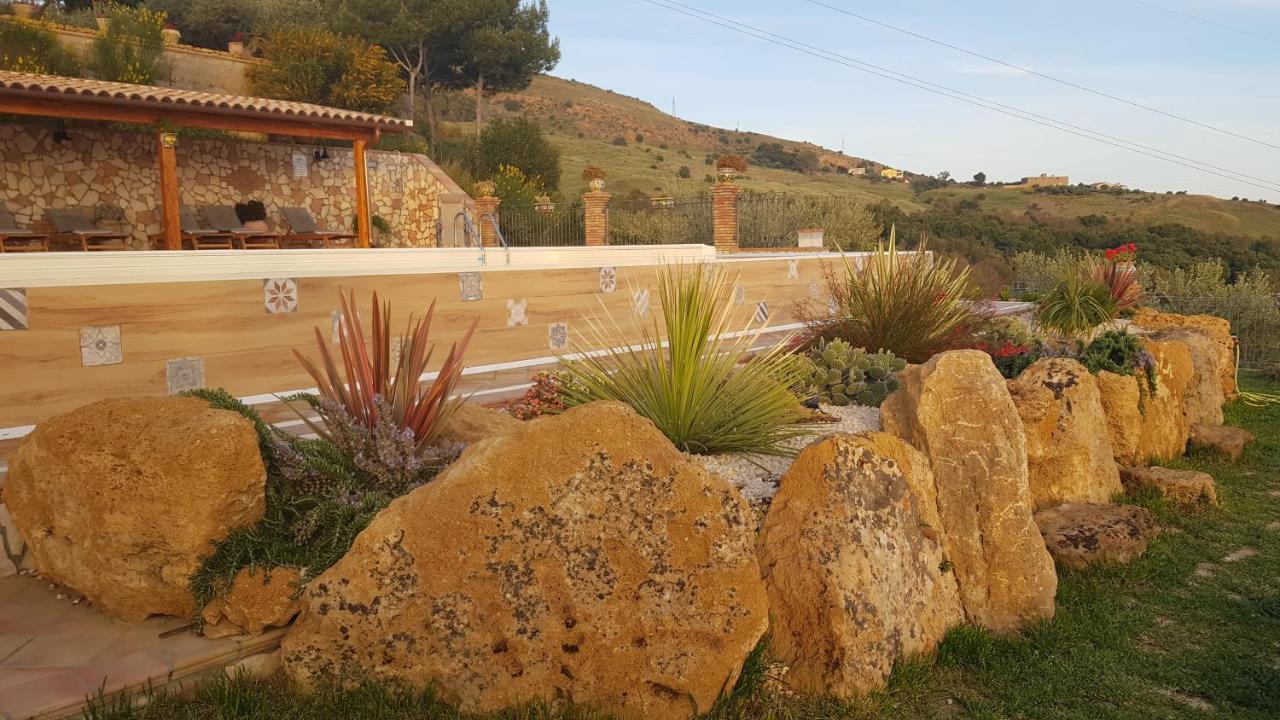 B&B A Robba De Pupi Agrigento Bagian luar foto