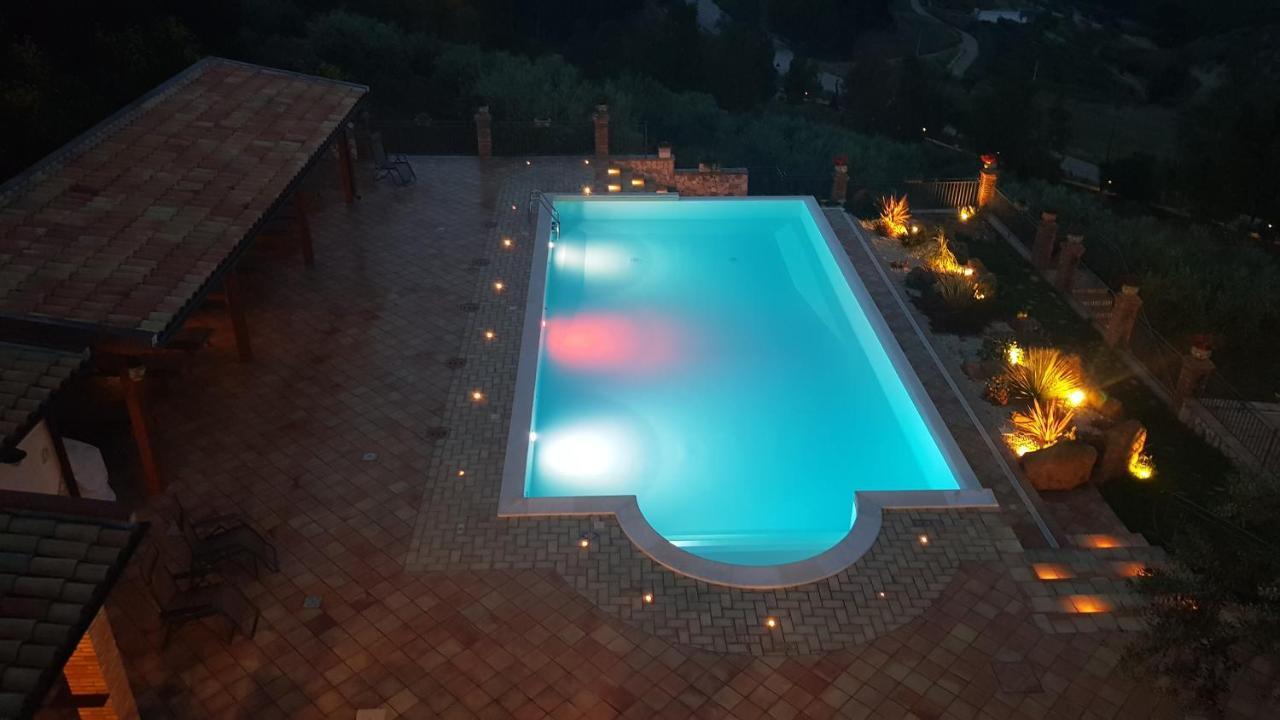 B&B A Robba De Pupi Agrigento Bagian luar foto