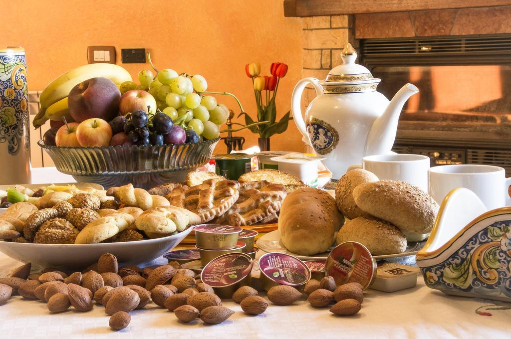 B&B A Robba De Pupi Agrigento Bagian luar foto