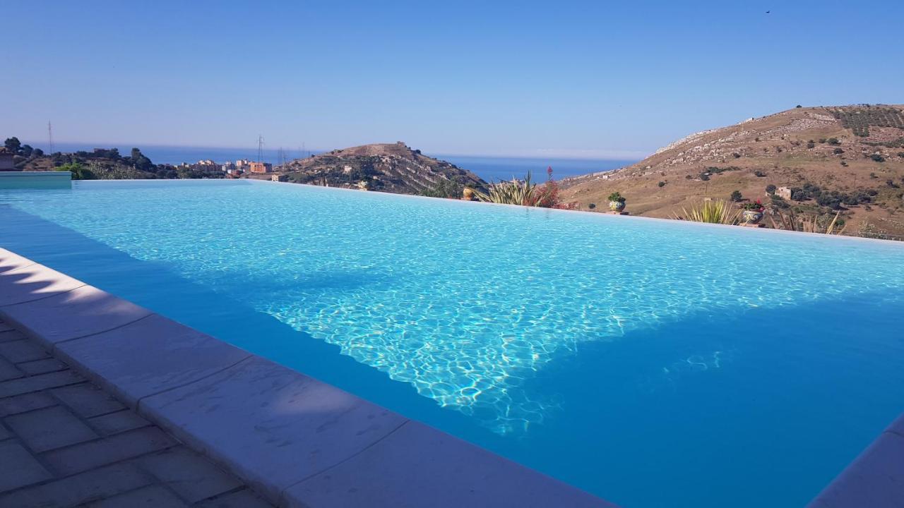 B&B A Robba De Pupi Agrigento Bagian luar foto