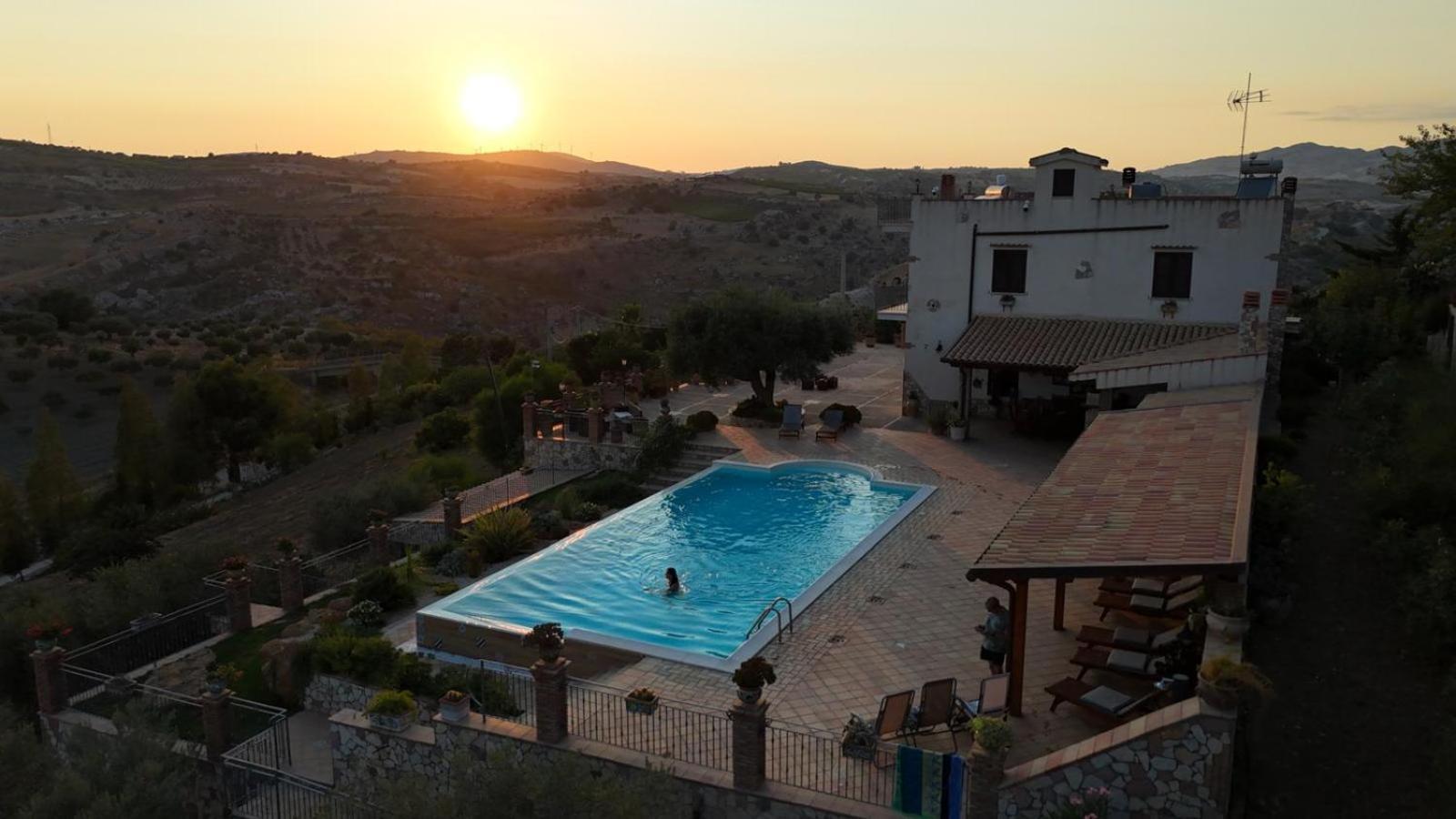 B&B A Robba De Pupi Agrigento Bagian luar foto