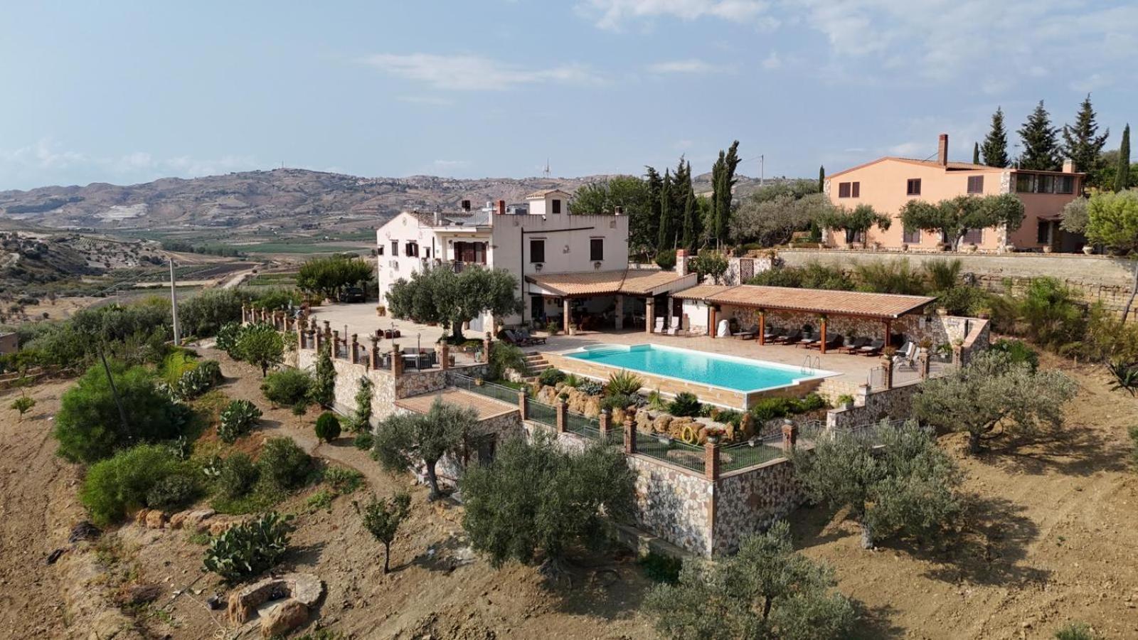 B&B A Robba De Pupi Agrigento Bagian luar foto
