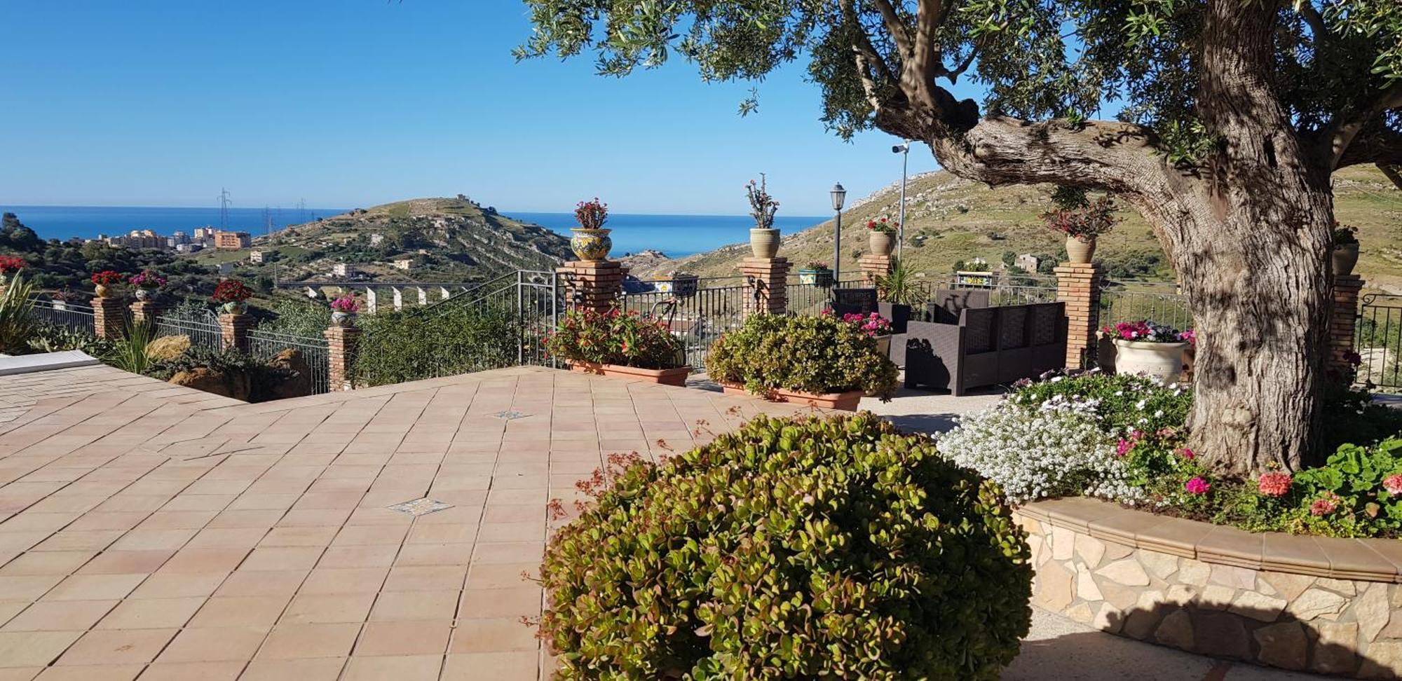 B&B A Robba De Pupi Agrigento Bagian luar foto