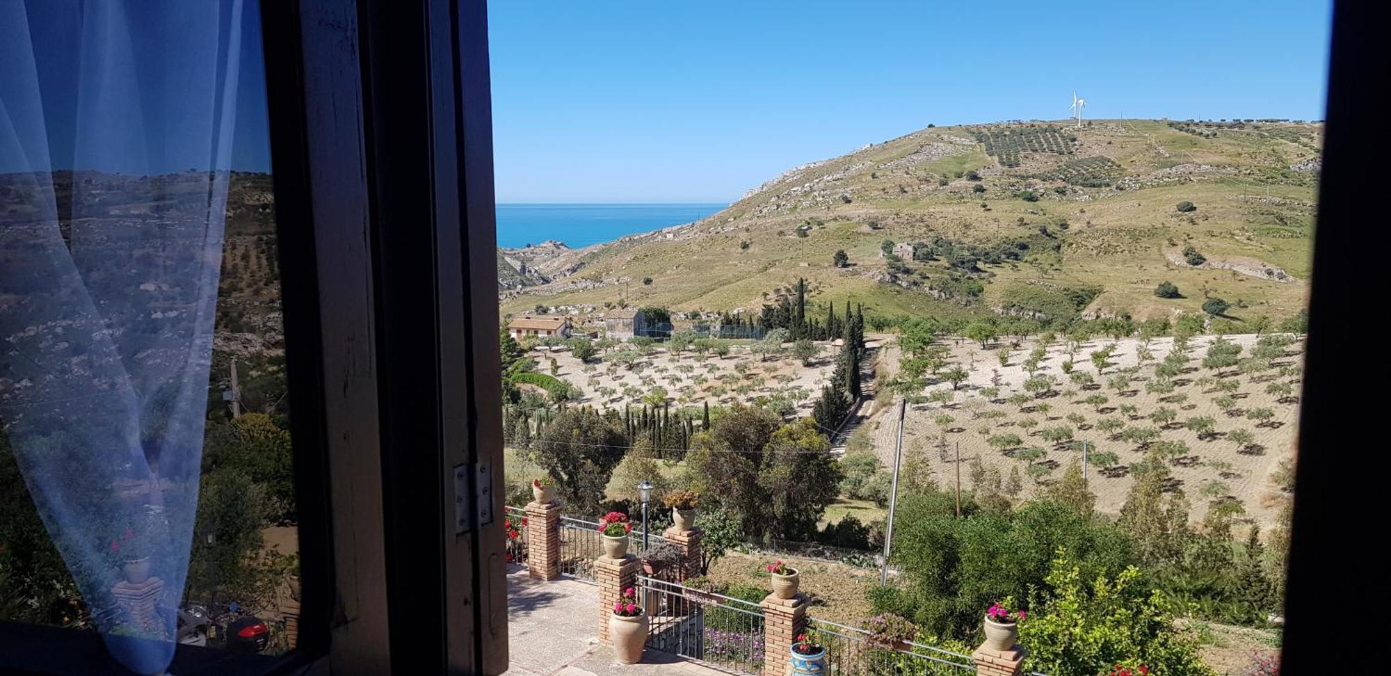 B&B A Robba De Pupi Agrigento Bagian luar foto