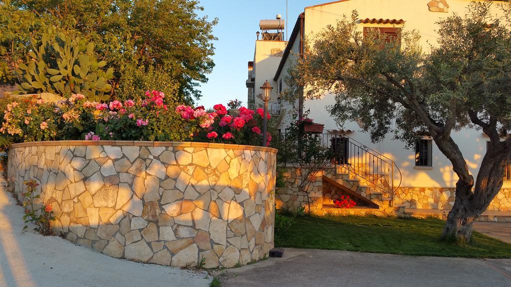 B&B A Robba De Pupi Agrigento Bagian luar foto