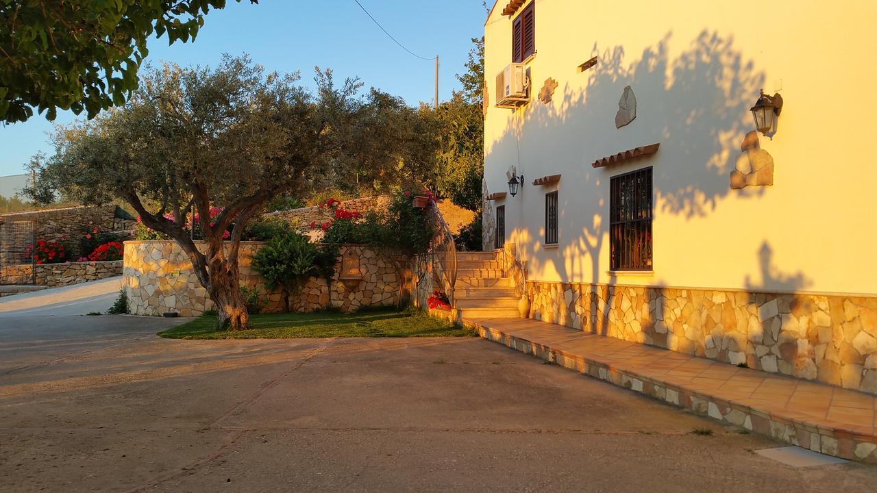 B&B A Robba De Pupi Agrigento Bagian luar foto