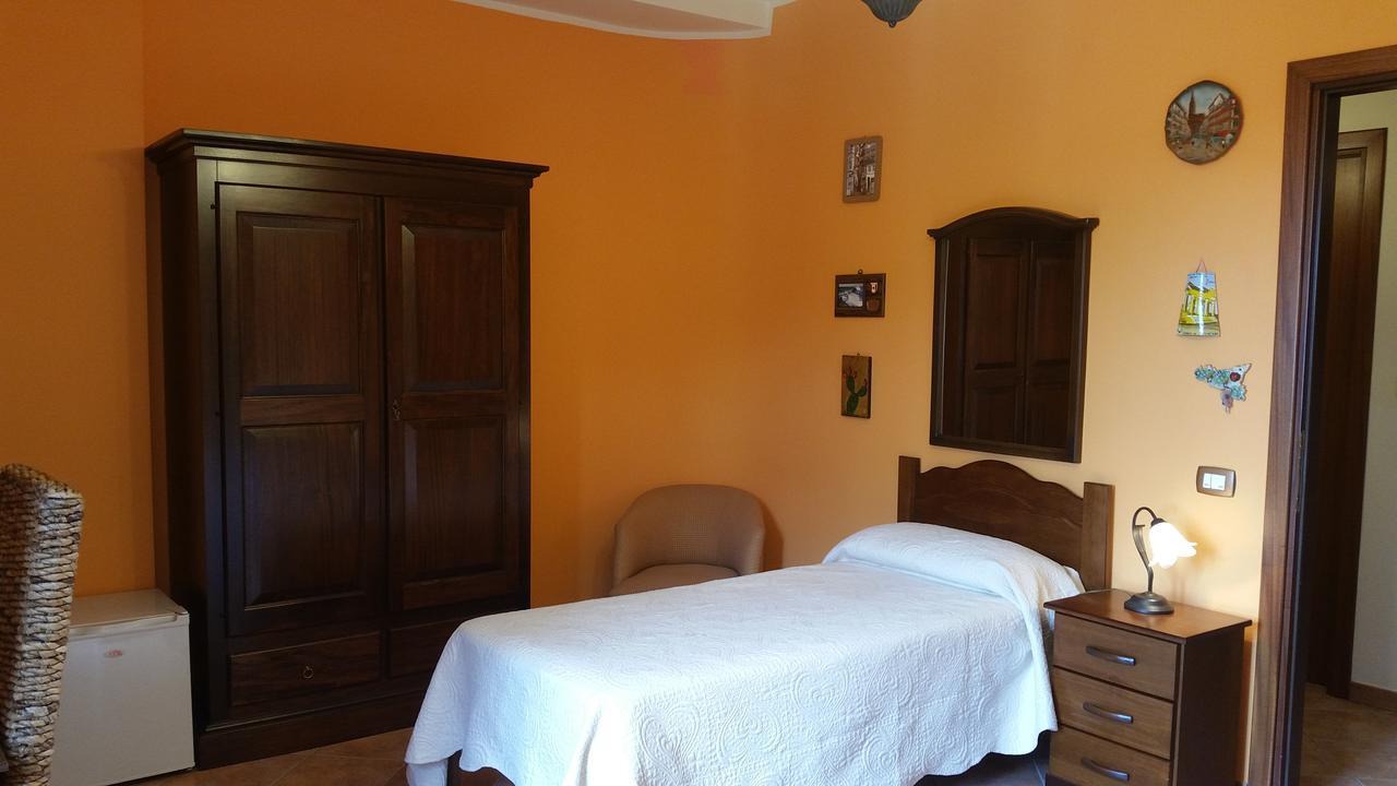 B&B A Robba De Pupi Agrigento Bagian luar foto