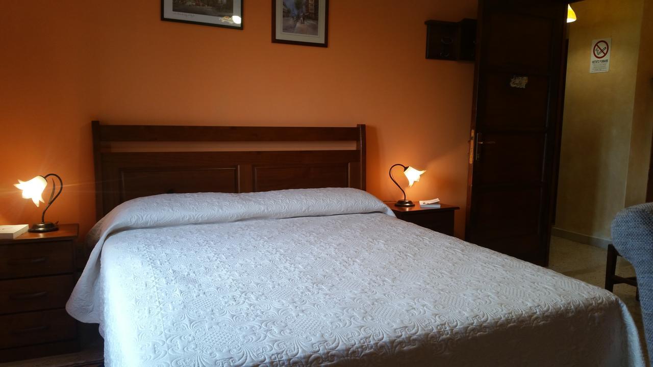 B&B A Robba De Pupi Agrigento Bagian luar foto