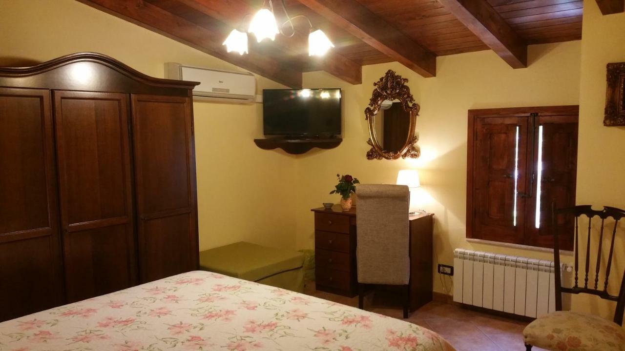 B&B A Robba De Pupi Agrigento Bagian luar foto